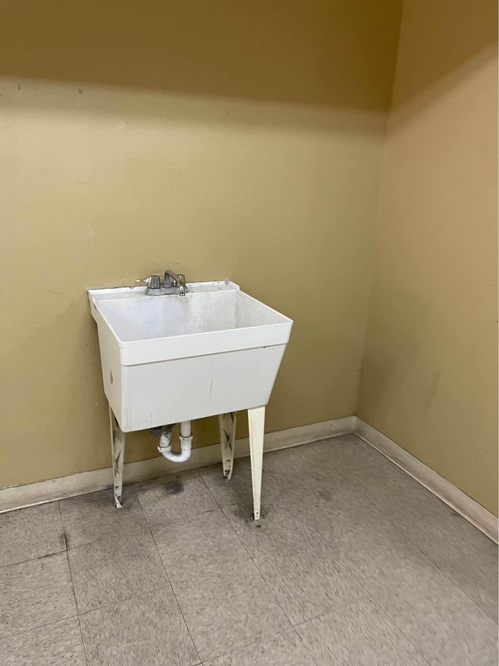 1 bed 1 bathroom for rent photo'