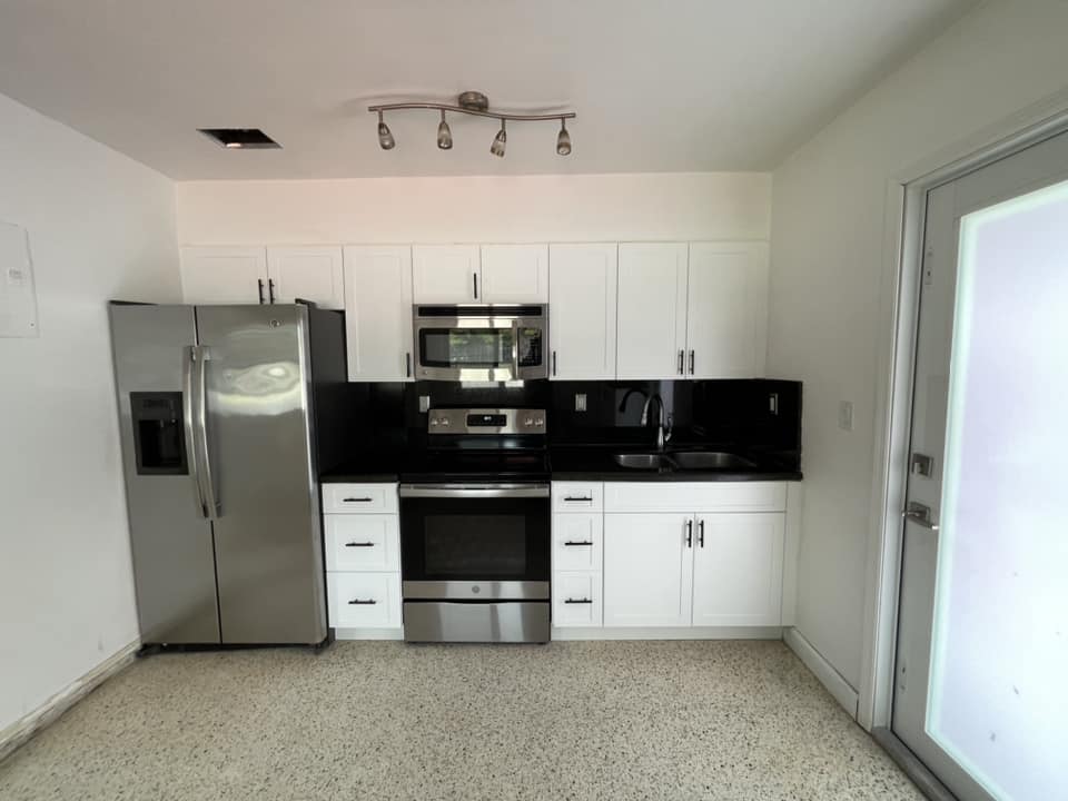 2/1 Apartment for Rent (North Coconut Grove) photo'
