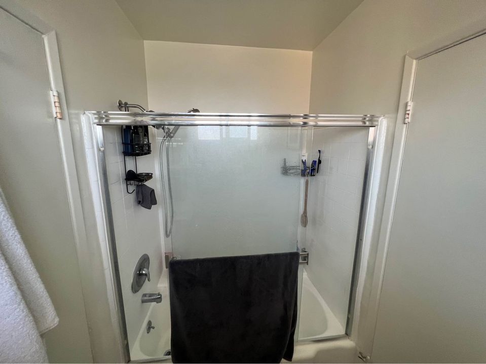 2 Beds 1.5 Baths - Apartment - 4