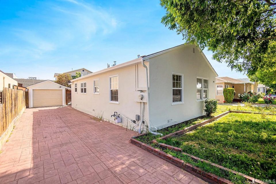 2 Beds 1 Bath House photo'