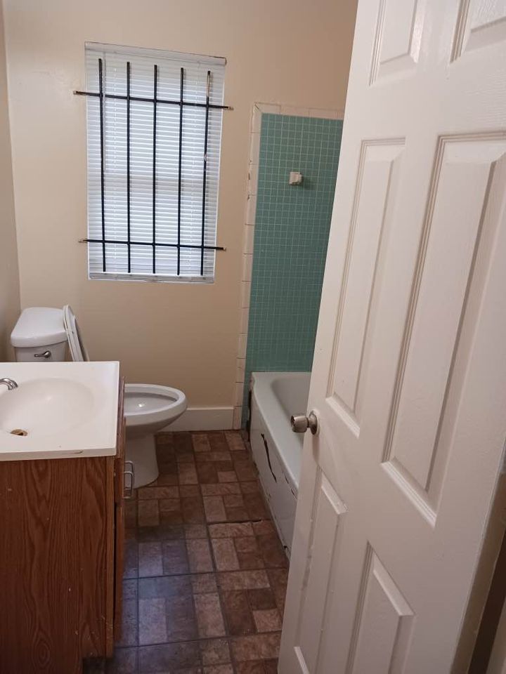 2 Beds 1 Bath - House photo'