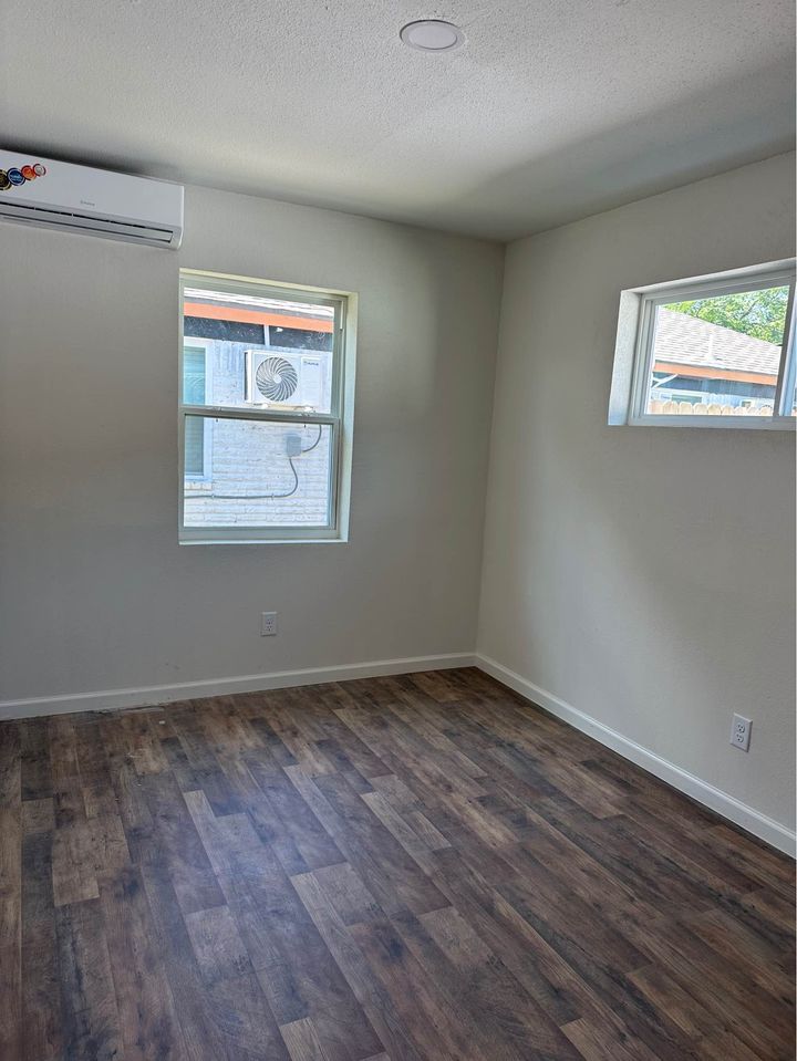 2 Beds 1 Bath - House photo'