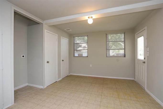 2 Beds 1 Bath - House photo'