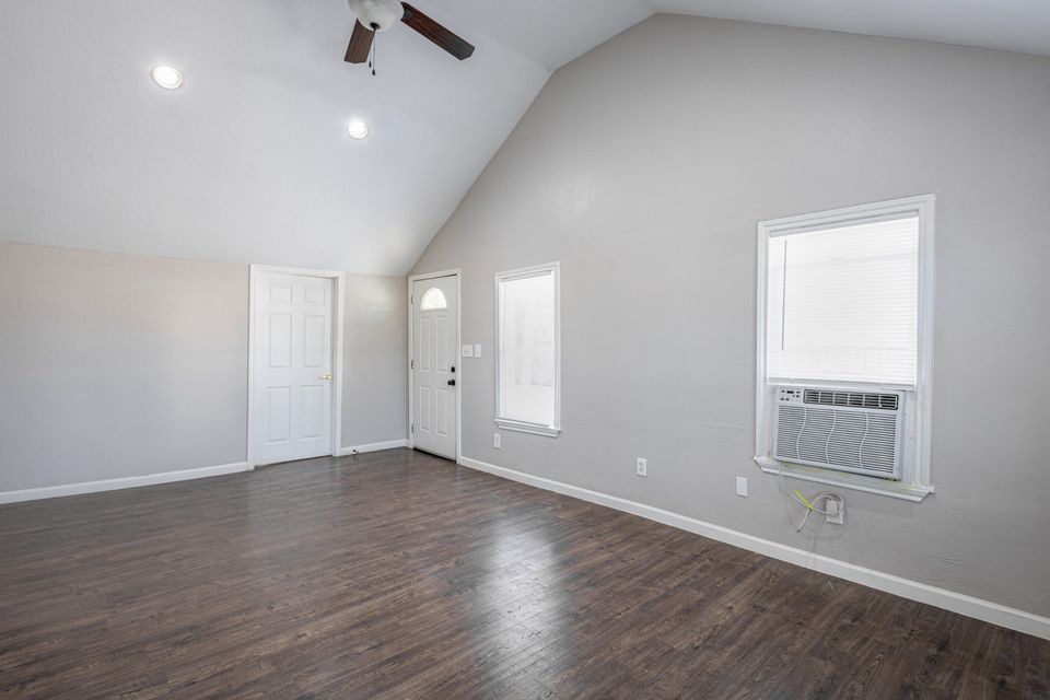 2 Beds 1 Bath House photo'