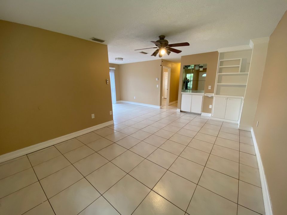 2 Beds 1 Bath Townhouse photo'