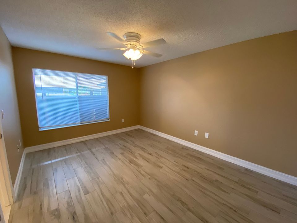 2 Beds 1 Bath Townhouse photo'