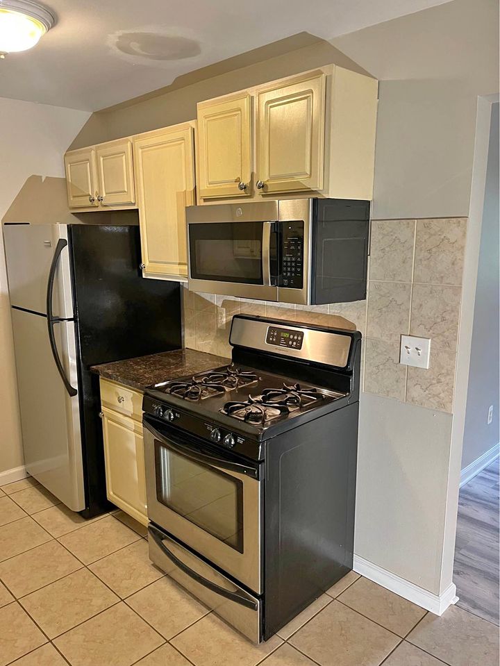 2 Beds 1 Bath - Townhouse