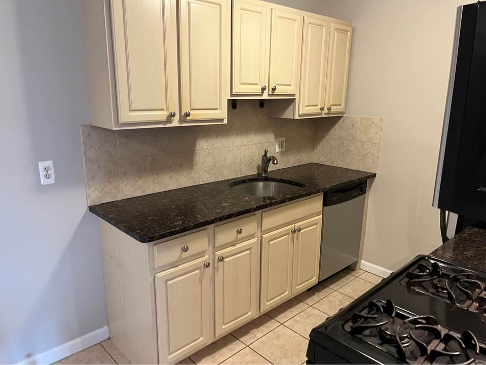 2 Beds 1 Bath - Townhouse - 8