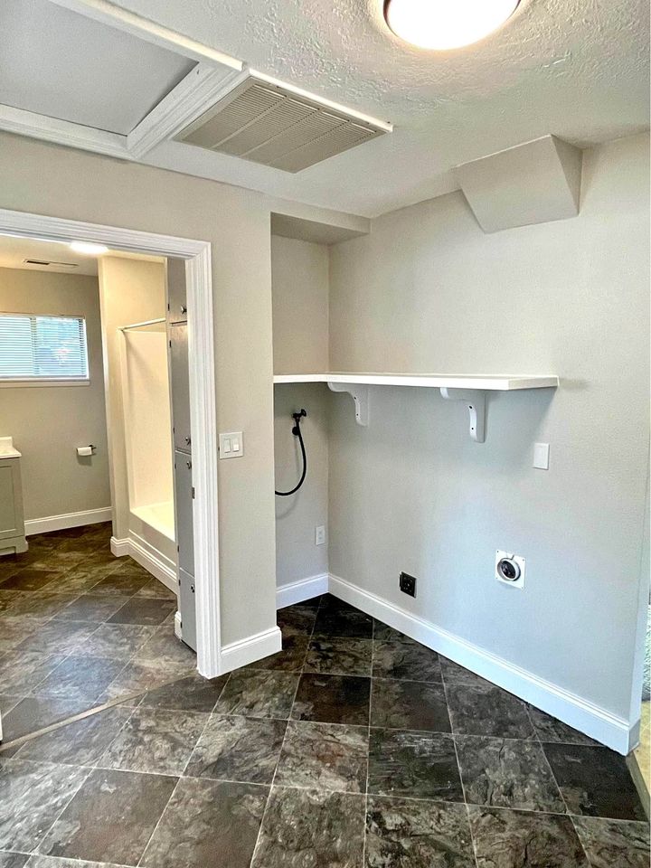 2 Beds 1 Bath - Townhouse