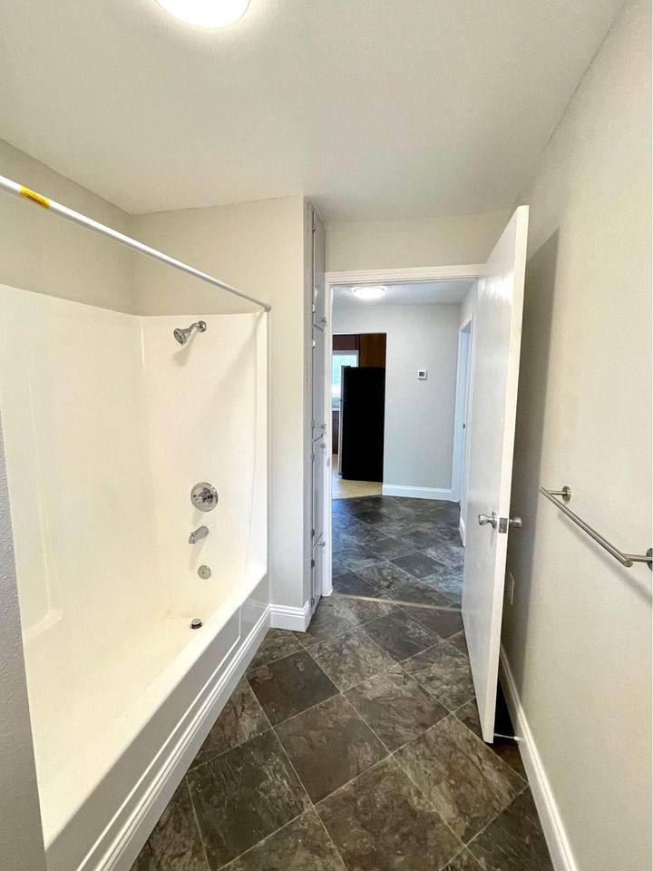 2 Beds 1 Bath - Townhouse photo'