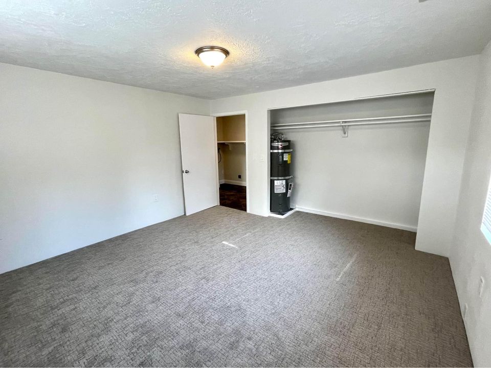 2 Beds 1 Bath - Townhouse photo'