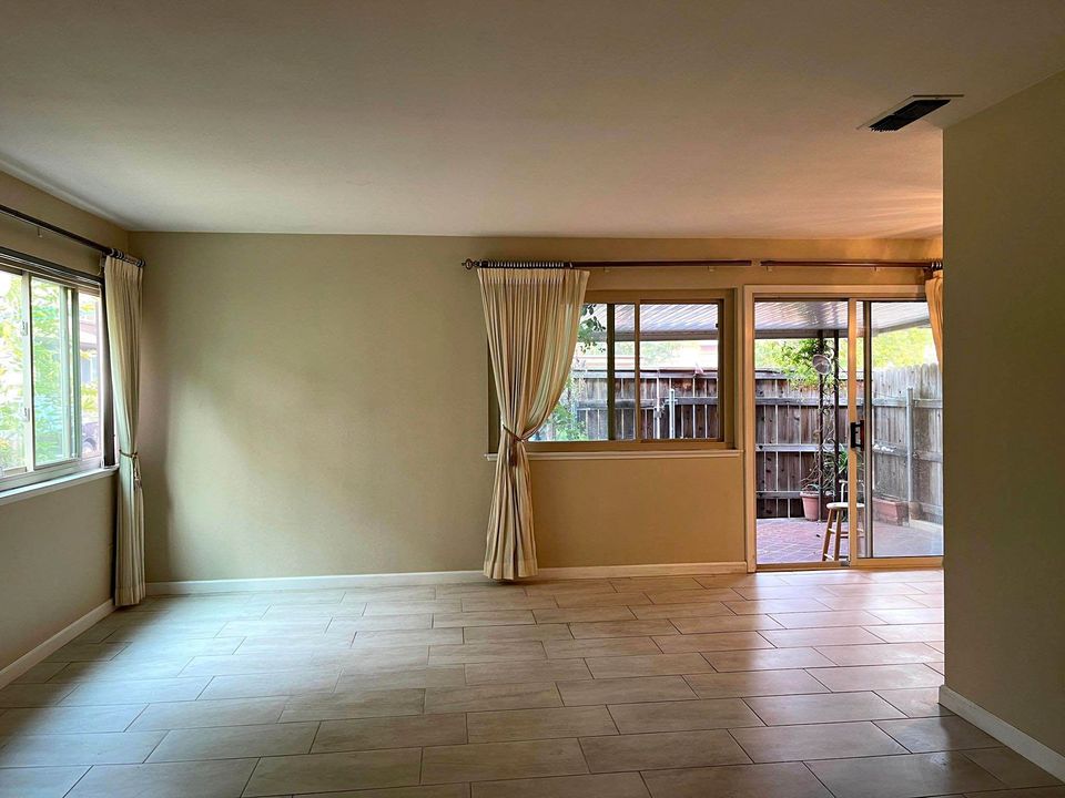 2 Beds 1 Bath - Townhouse photo'