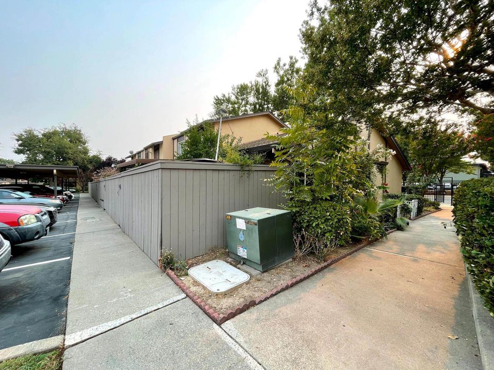 2 Beds 1 Bath - Townhouse photo'