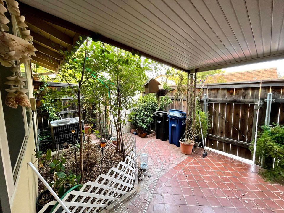 2 Beds 1 Bath - Townhouse photo'