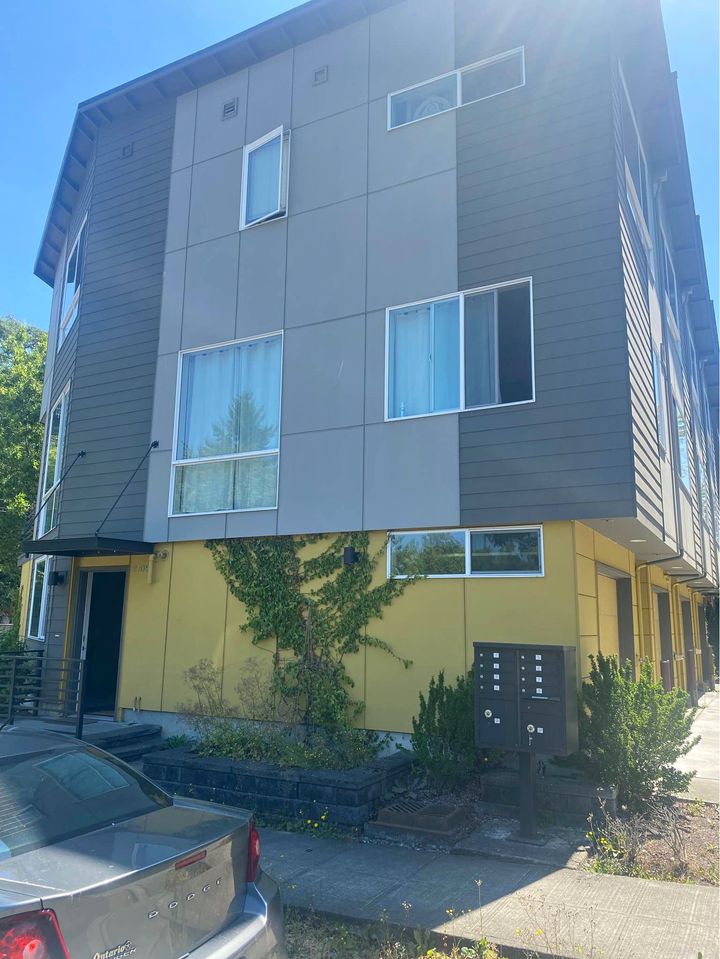 2 Beds 1 Bath - Townhouse