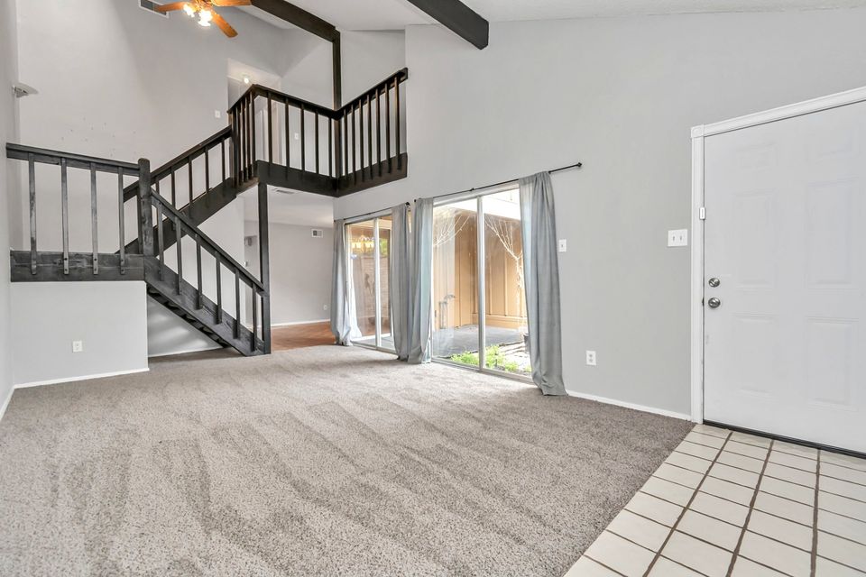 2 Beds 2.5 Baths Townhouse