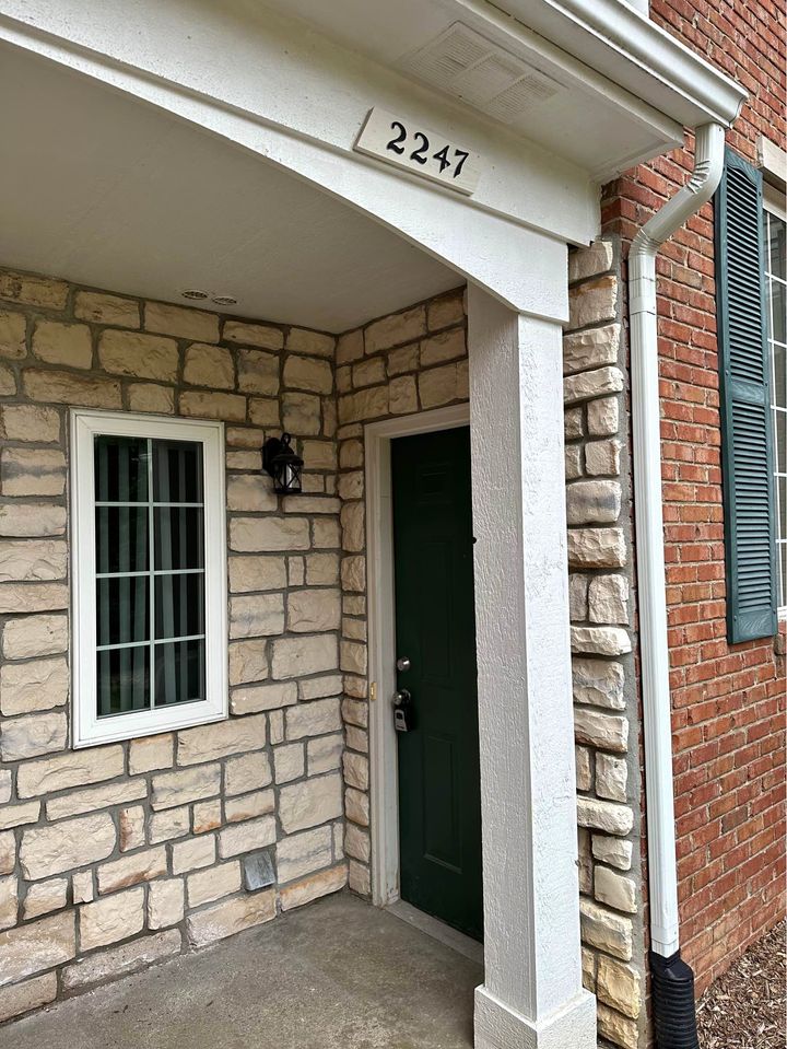 2 Beds 2 Baths - Townhouse