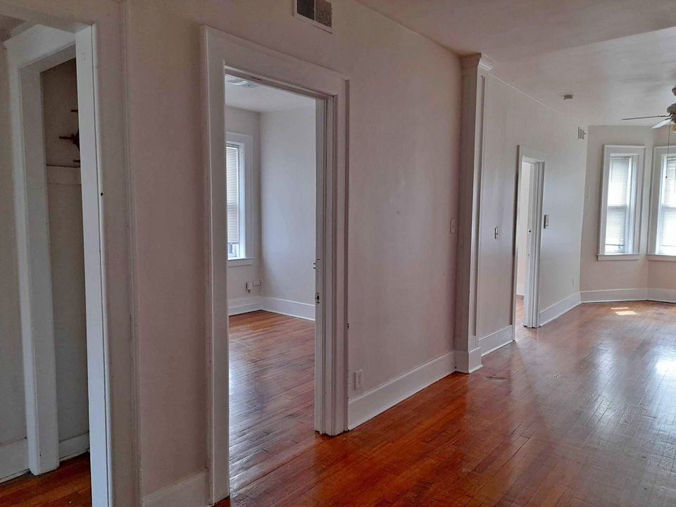 3 Beds 1 Bath - Apartment