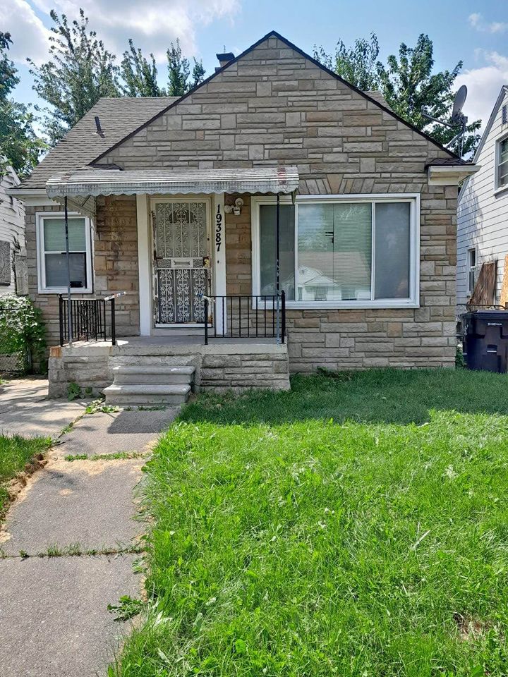 3 Beds 1 Bath - House