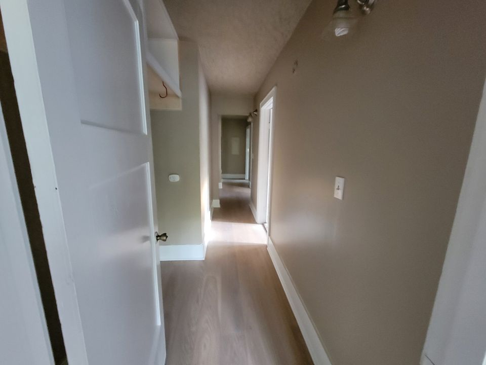 3 Beds 1 Bath Townhouse photo'