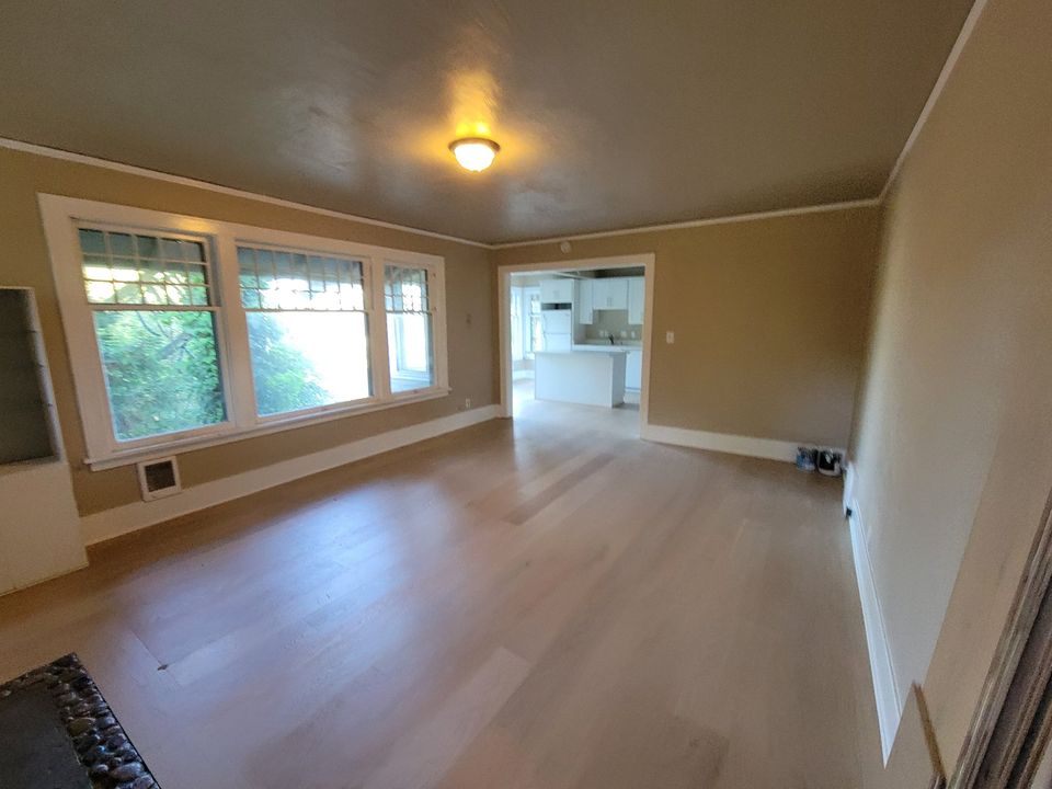 3 Beds 1 Bath Townhouse photo'