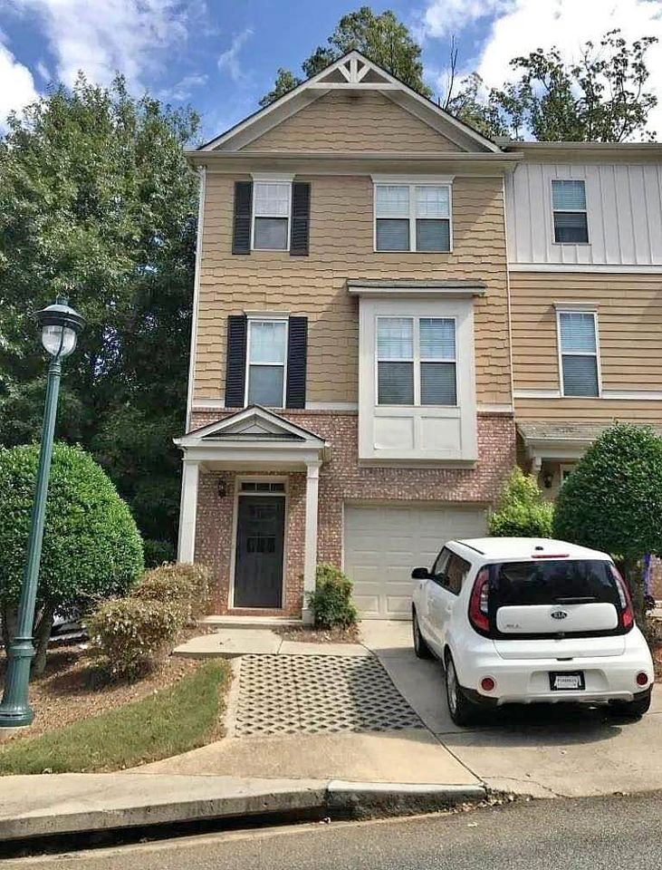 3 Beds 3.5 Baths - Townhouse