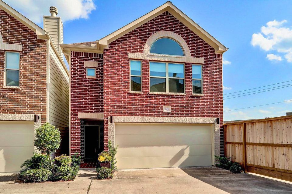 3 Beds 3 Baths - Townhouse