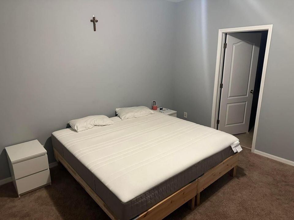 Master bedroom for rent in the Riverview area photo'