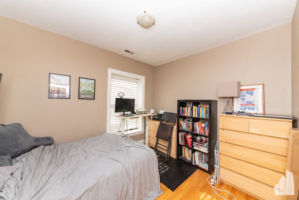 2 Beds 1 Bath Apartment/condo photo'