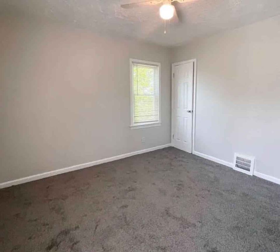 3 Beds 1 Bath - House photo'