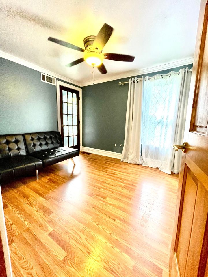 3 Beds 2 Baths Townhouse - 20