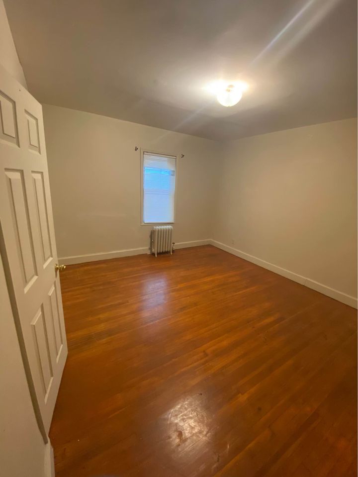 4 Beds 1 Bath - House photo'