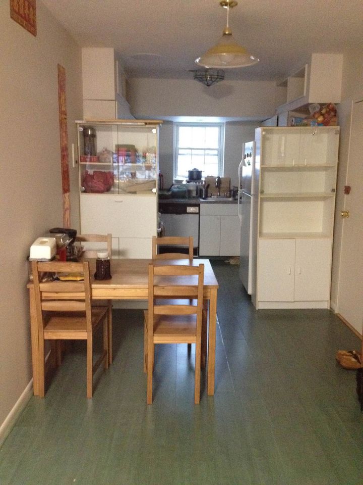 Room close to T, BC/ MassPike avail.9/1 photo'