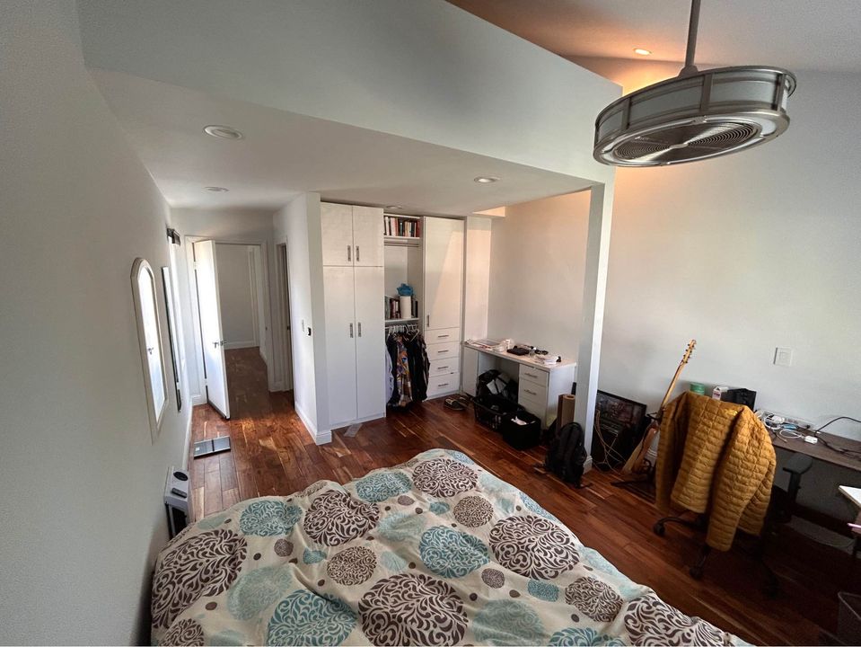 Room for rent in a 2B2B townhouse