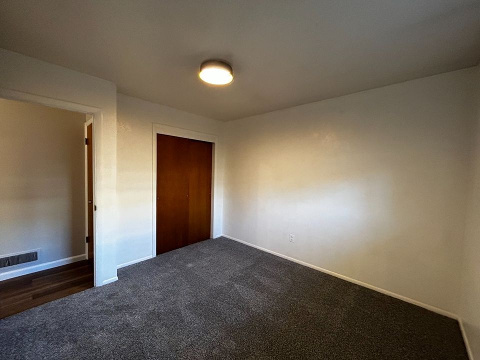 3 Beds 1 Bath Townhouse photo'