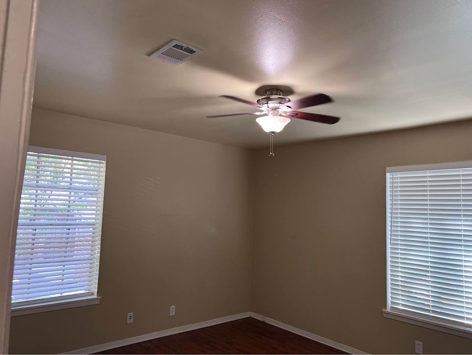 2 Beds 1 Bath - Townhouse photo'