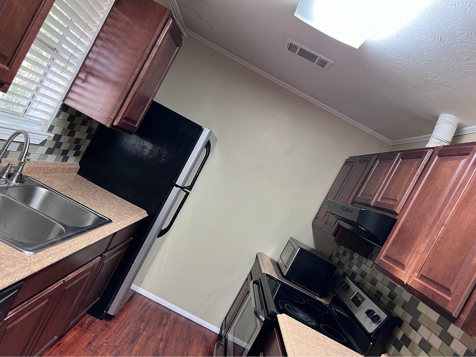 2 Beds 1 Bath - Townhouse photo'