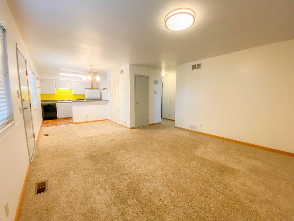 2 Beds 1 Bath Townhouse photo'