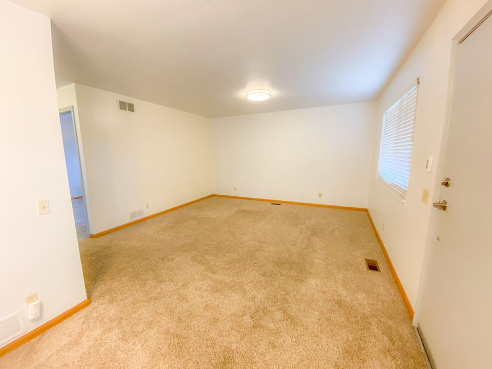 2 Beds 1 Bath Townhouse photo'