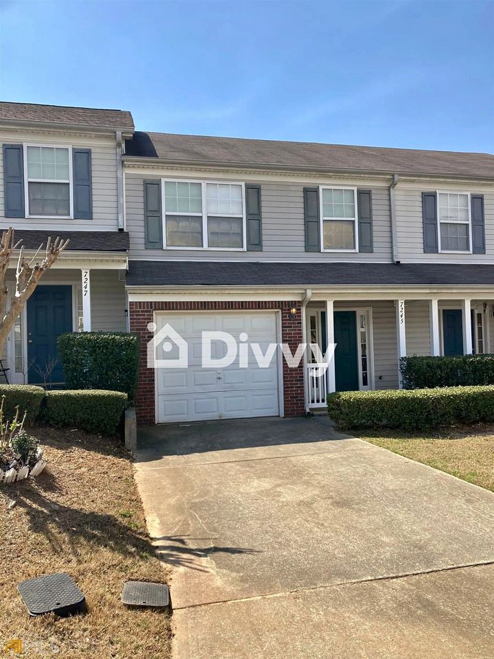 2 Beds 2.5 Baths Townhouse