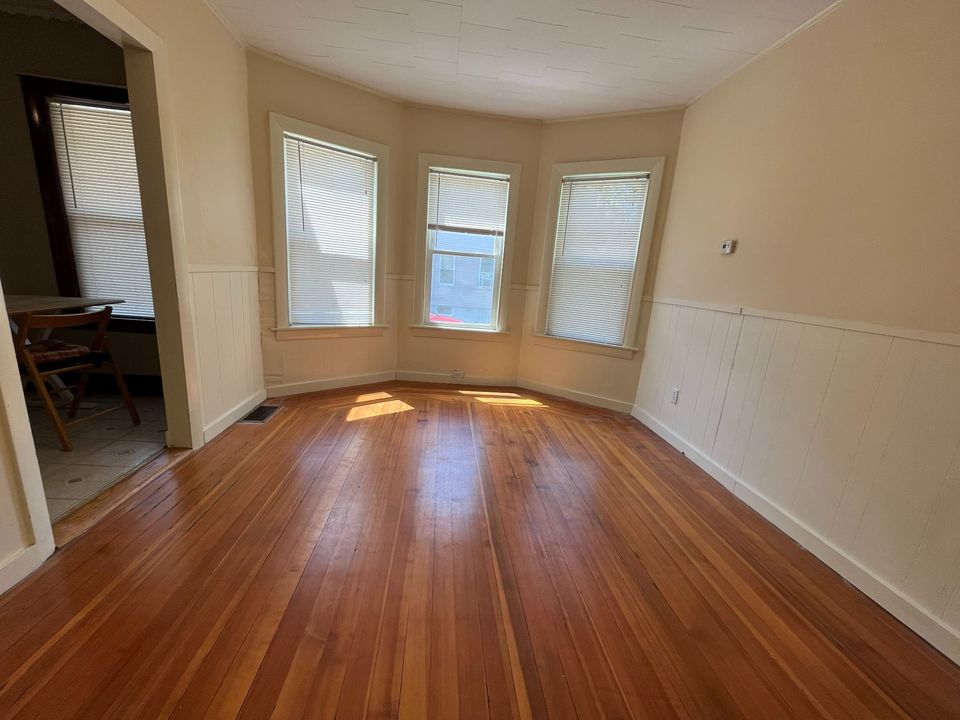 3 Beds 1 Bath Apartment photo'