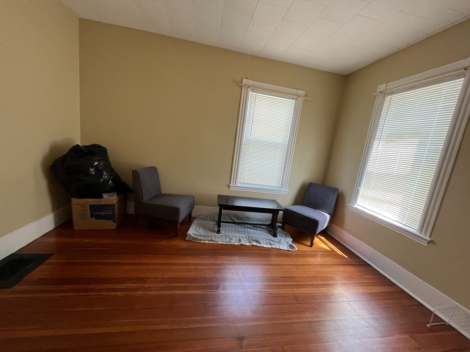 3 Beds 1 Bath Apartment photo'