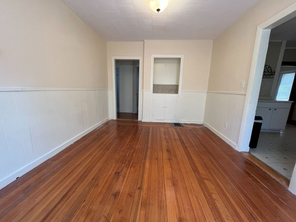 3 Beds 1 Bath Apartment photo'