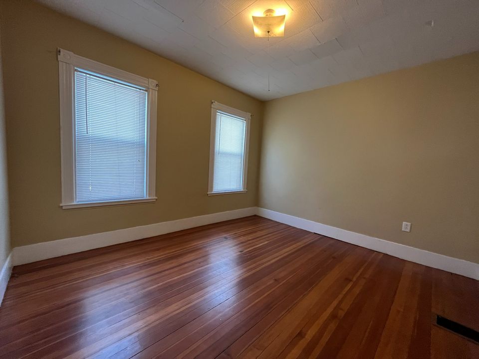 3 Beds 1 Bath Apartment photo'