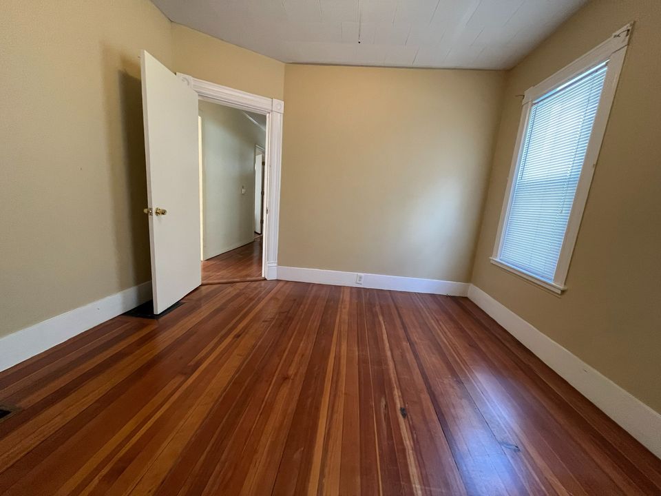 3 Beds 1 Bath Apartment photo'