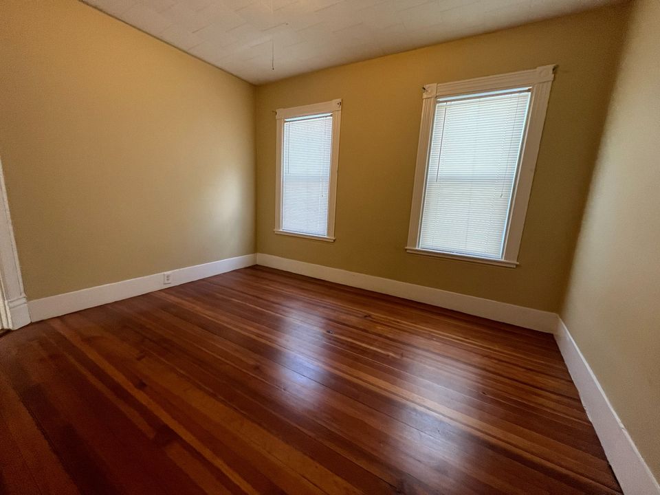 3 Beds 1 Bath Apartment photo'