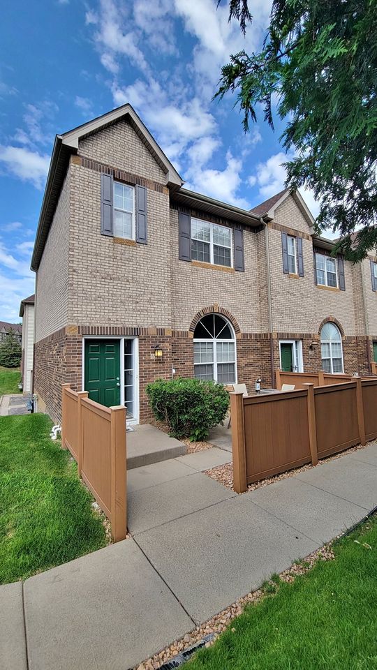 3 Beds 3 Baths Townhouse