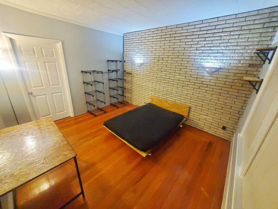 4 Beds 1 Bath Townhouse