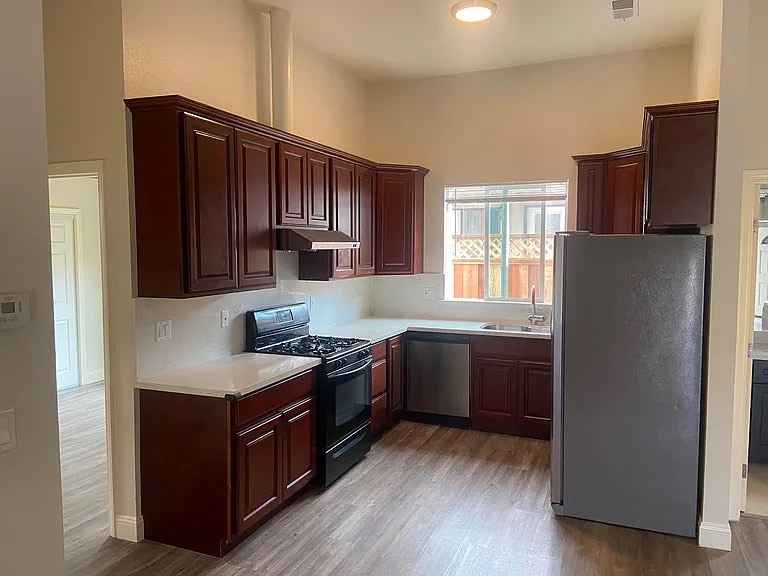 3 Beds 2 Baths - House - 14