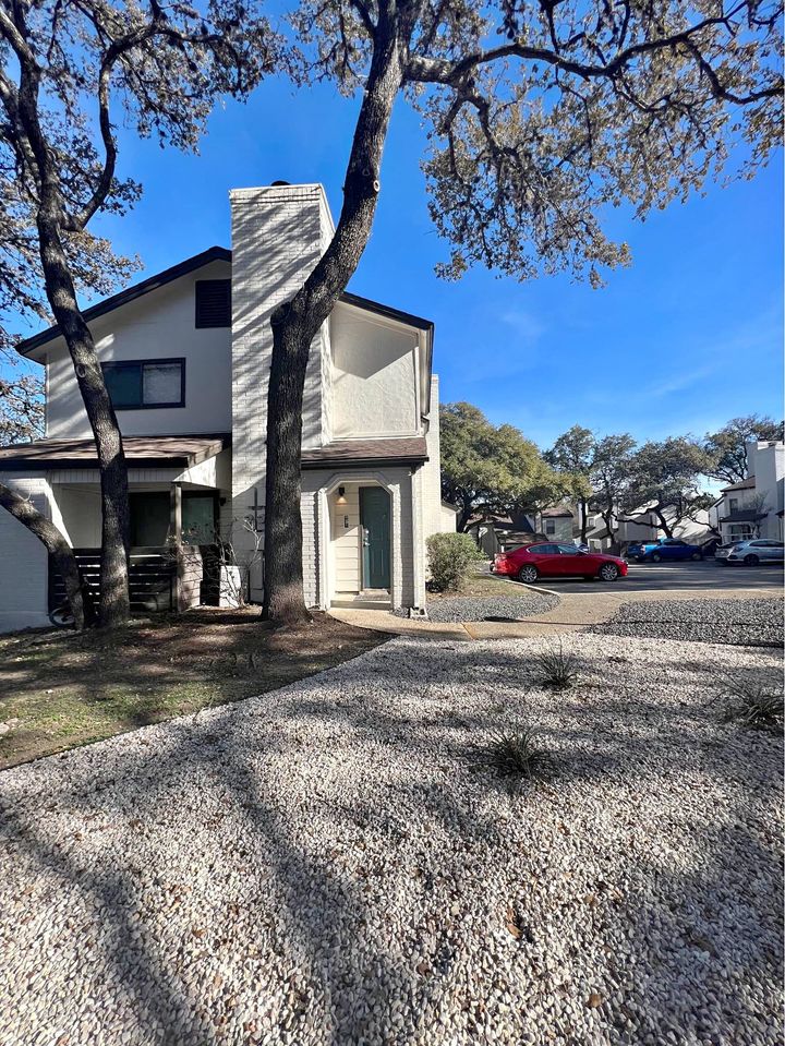 1 Bed 1.5 Baths - Townhouse photo'